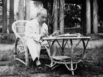 Exposition sur la vie du Président Hô Chi Minh au Palais présidentiel